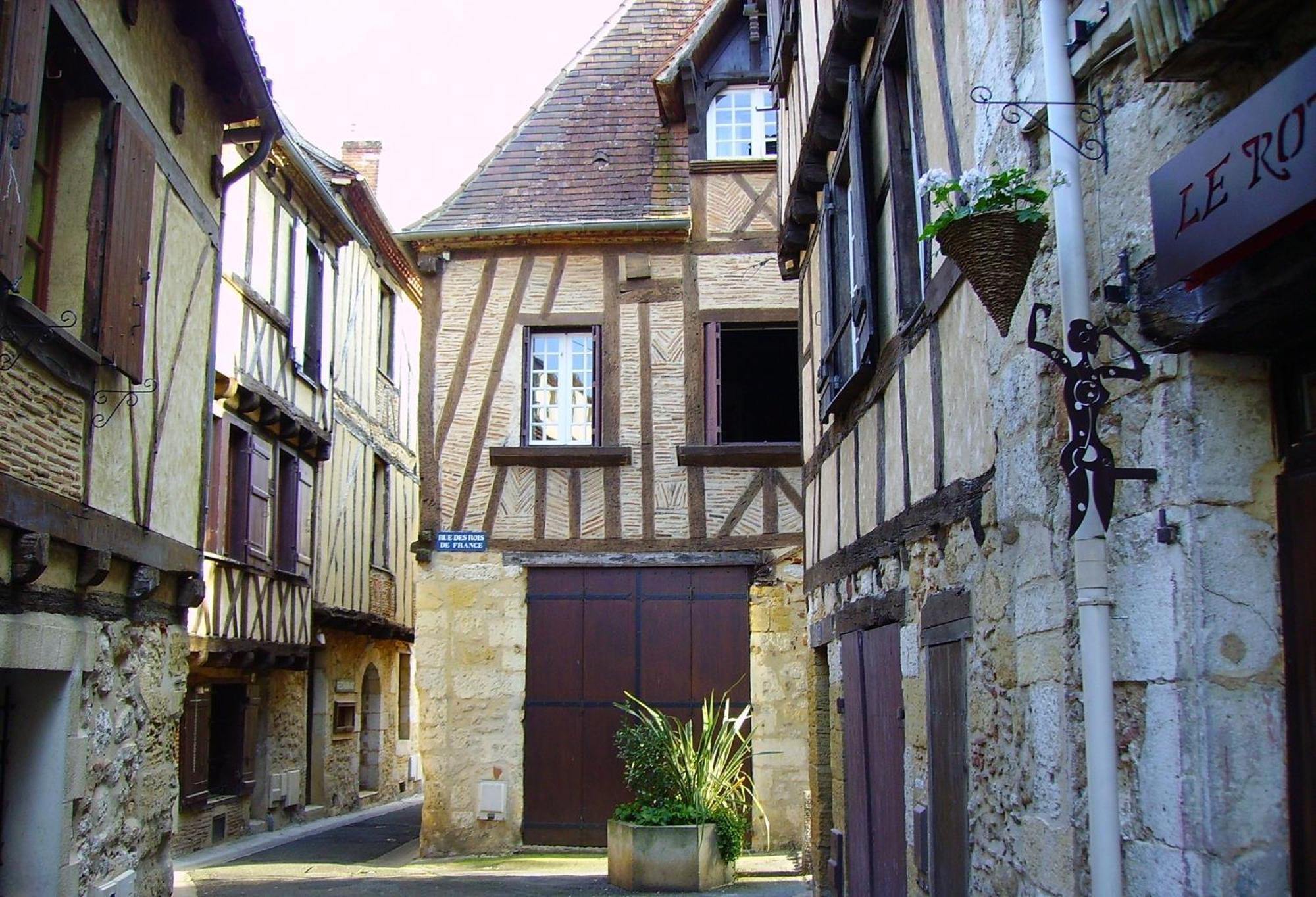 Studio Avec Terrasse Et Jardinet En Centre Ville Bergerac Bagian luar foto